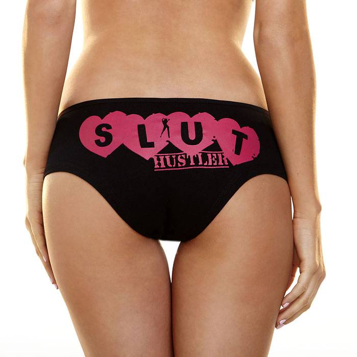 Черные трусики с розовой надписью Slut и сердечками Hustler Lingerie