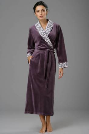 Женственный велюровый халат классического кроя Laete
