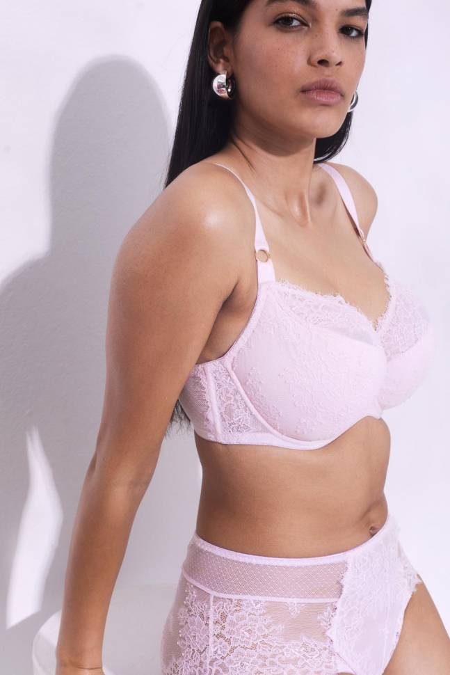 Бюстгальтер Hush Blush с чашками на уплотнителе Alles